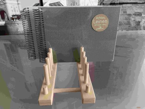 Bild von Albenständer aus Holz 13x8x22cm - klein