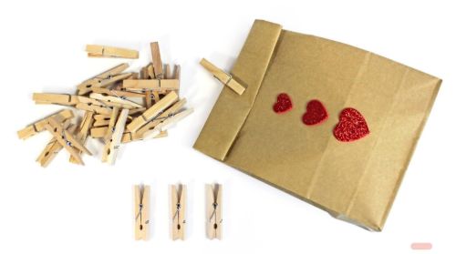 Bild von GESCHENK-KLAMMERN aus Holz klein, 0,7cmx4,5cm (24er-Pack) - VE 10 (Pack)