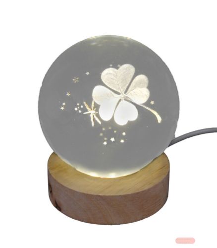 Bild von Klarglaskugel, ca.8cm, LED-Holzsockel mit USB, eingelasertes Motiv Kleeblatt