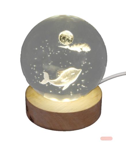 Bild von Klarglaskugel, ca.8cm, LED-Holzsockel mit USB, eingelasertes Motiv Delphin