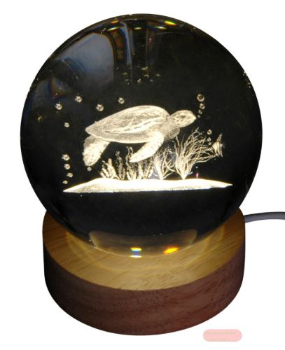 Bild von Klarglaskugel, ca.8cm, LED-Holzsockel mit USB, eingelasertes Motiv Meeresschildkröte