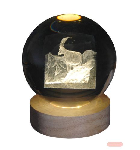 Bild von Klarglaskugel, ca.8cm, LED-Holzsockel mit USB, eingelasertes Motiv Steinbock