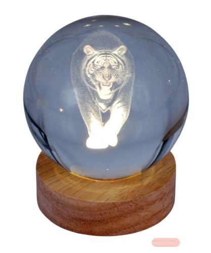 Bild von Klarglaskugel, ca.8cm, LED-Holzsockel mit USB, eingelasertes Motiv Tiger