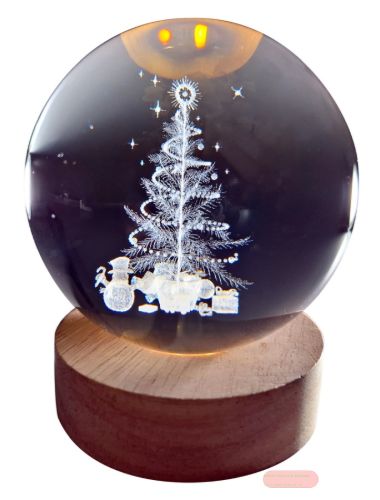 Bild von Klarglaskugel, ca.8cm, LED-Holzsockel mit USB, eingelasertes Motiv Weihnachtsbaum