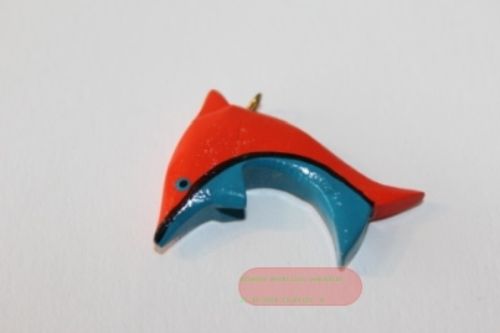 Bild von Tieranhänger Holz farbig, Delphin rot/blau - VE 12